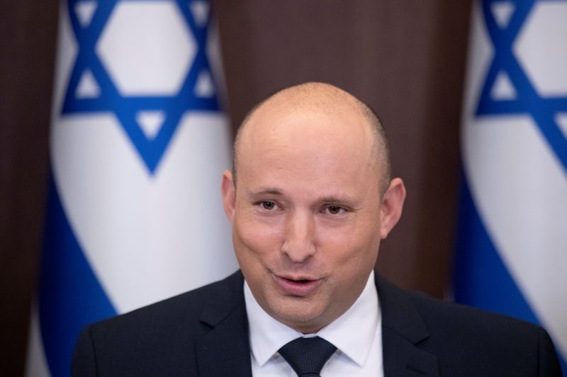 &copy; Reuters. FILE PHOTO: Israel's Prime Minister Naftali Bennett heads a weekly cabinet meeting at his office in Jerusalem, November 14, 2021. Ariel Schalit/Pool via REUTERS
