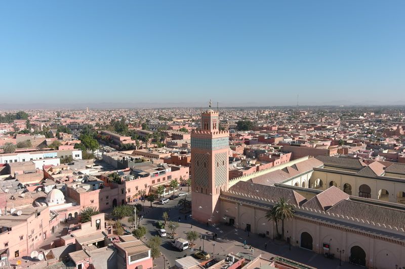 &copy; Reuters. Le Maroc suspendra à compter de lundi et pour une durée de deux semaines les arrivées d'avions de ligne en provenance de l'étranger en raison des inquiétudes suscitées par l'apparition d'un nouveau variant dit "préoccupant" du coronavirus, a décla