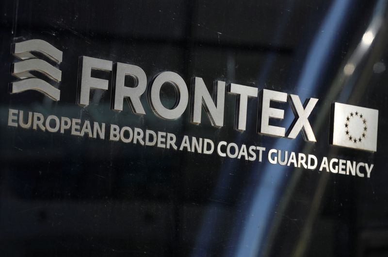 &copy; Reuters. Un avion européen Frontex sera déployé au-dessus de la Manche à partir du 1er décembre, a déclaré dimanche le ministre français de l'Intérieur à l'issue d'une réunion européenne à Calais sur le trafic migratoire. /Photo prise le 8 septembre 2