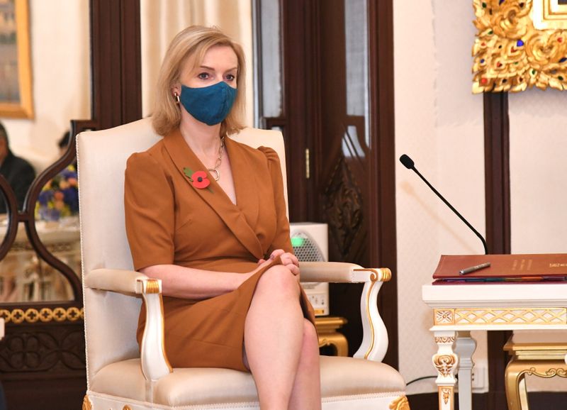 &copy; Reuters. وزيرة الخارجية البريطانية ليز تروس في بانكوك يوم العاشر نوفمبر تشرين الثاني 2021. صورة لرويترز. (يحظر إعادة بيع الصورة أو الاحتفاظ بها في الأر
