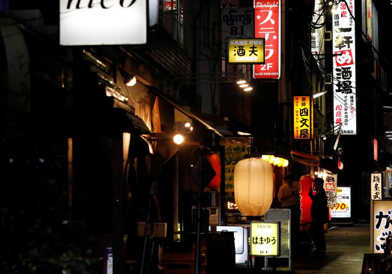 &copy; Reuters. Le Premier ministre japonais Fumio Kishida a annoncé lundi que le Japon allait interdire aux visiteurs étrangers d'entrer dans le pays à compter de mardi. /Photo prise le 1er octobre 2021/REUTERS/Kim Kyung-Hoon
