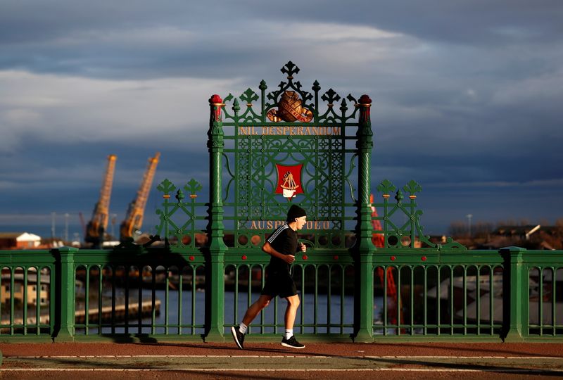 © Reuters. A jogger runs over the Wearmouth Bridge in Sunderland, Britain, November 24, 2021.  REUTERS/Lee Smith