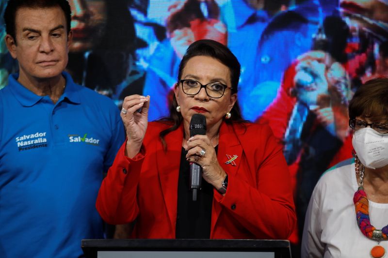 &copy; Reuters. Candidata a presidente de Honduras Xiomara Castro discursa após eleição em Tegucigalpa
28/11/2021 REUTERS/Jose Cabezas