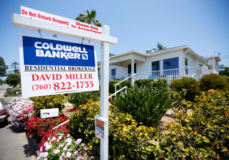 &copy; Reuters. 全米リアルター協会（ＮＡＲ）が２９日に発表した１０月の中古住宅販売仮契約指数は前月比７．５％上昇の１２５．２となった。２０１３年５月撮影（２０２１年　ロイター/Mike Blake）