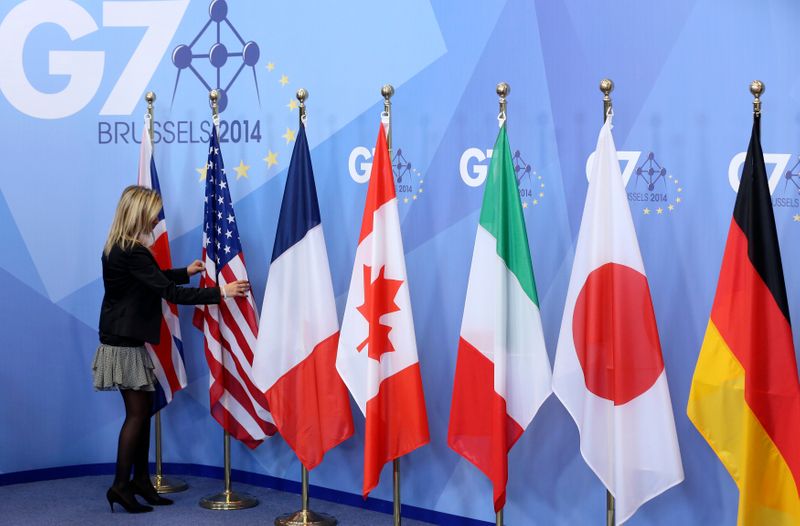 &copy; Reuters. FILE PHOTO: An official adjusts flags during the G7 summit at the European Council building in Brussels June 5, 2014. REUTERS/Francois Lenoir