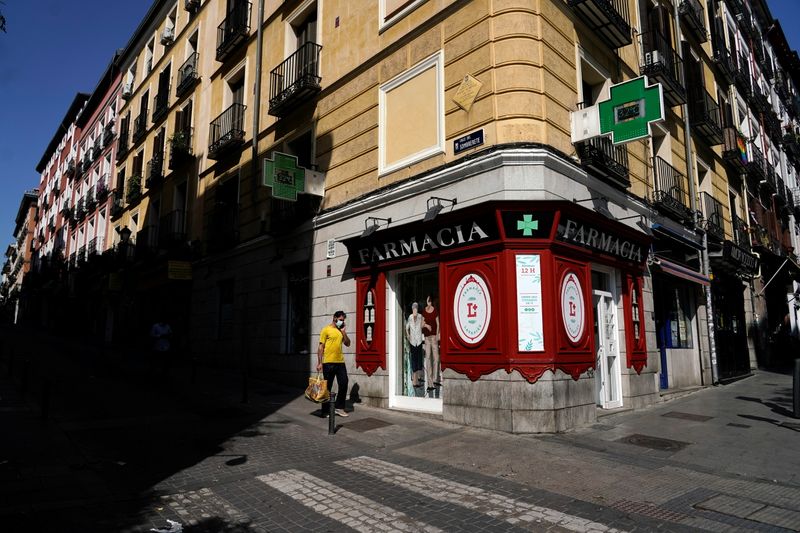 &copy; Reuters. FOTO DE ARCHIVO: Una farmacia en Madrid, España, 21 de julio de 2021. REUTERS/Juan Medina