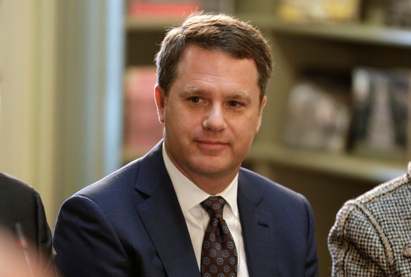 © Reuters. President and CEO of Walmart Doug McMillon takes part in a strategic and policy CEO discussion with U.S. President Donald Trump in the Eisenhower Execution Office Building in Washington, U.S., April 11, 2017. REUTERS/Joshua Roberts/Files