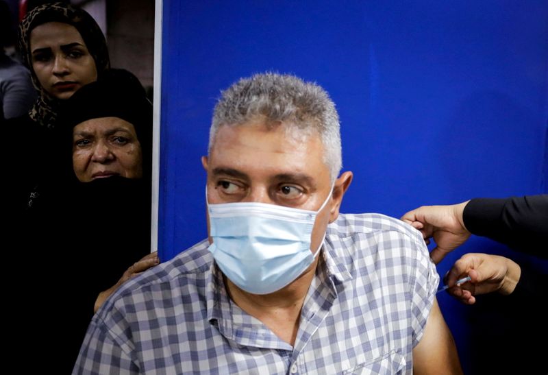 مصر تسجل 911 إصابة جديدة بفيروس كورونا و65 وفاة