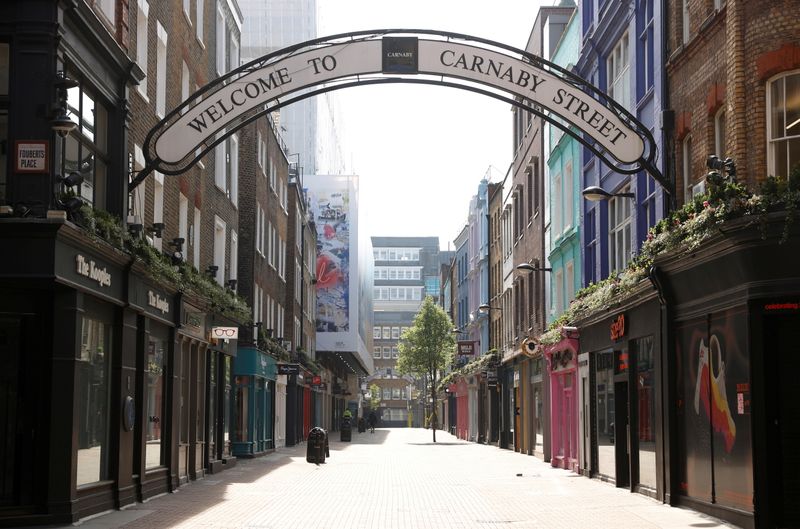© Reuters. FILE PHOTO: A general view of Carnaby Street, part of retail landlord Shaftesbury PLC’s property portfolio, as the spread of coronavirus disease (COVID-19) continues in London, Britain, April 15, 2020. REUTERS/John Sibley/File Photo