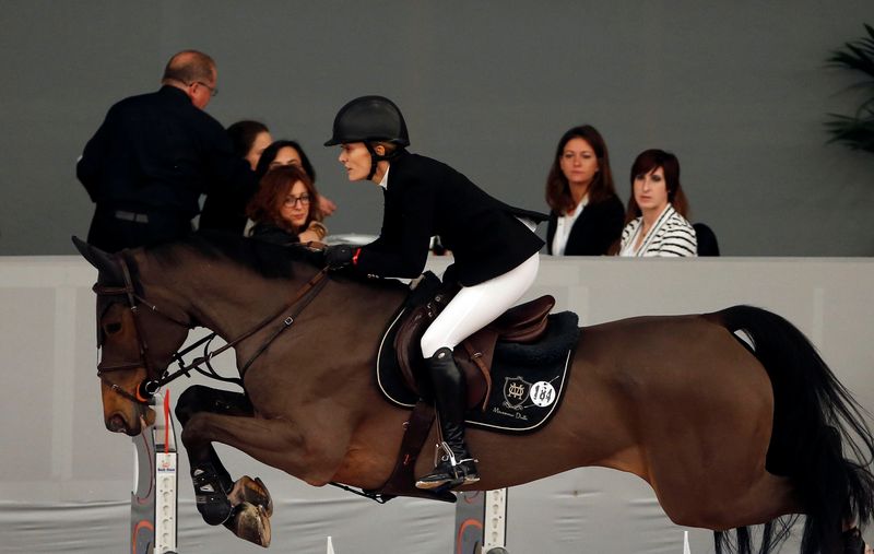 © Reuters. FILE PHOTO: Marta Ortega, daughter of Amancio Ortega, founder and former chairman of Spanish global fashion group Inditex, competes during Madrid Horse Week in Madrid November 28, 2014.  REUTERS/Susana Vera/File Photo