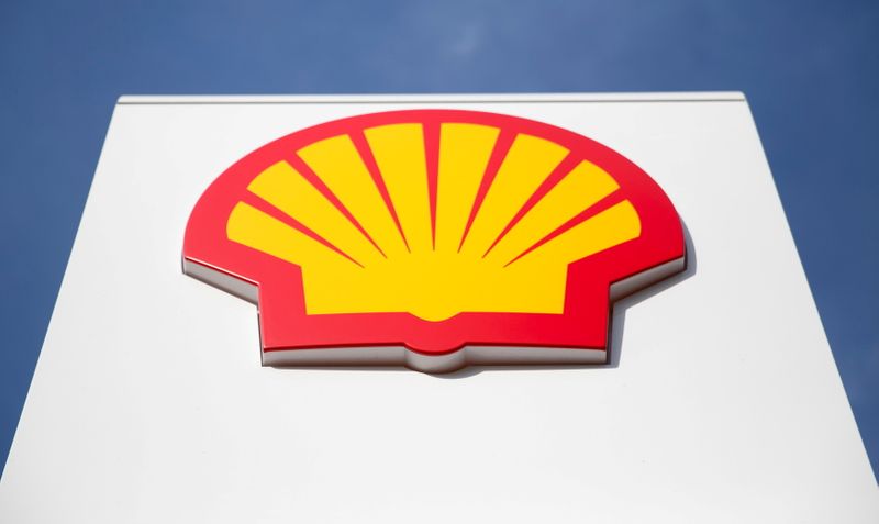 &copy; Reuters. FILE PHOTO: A logo for Shell is seen on a garage forecourt in central London March 6, 2014. REUTERS/Neil Hall/File Photo