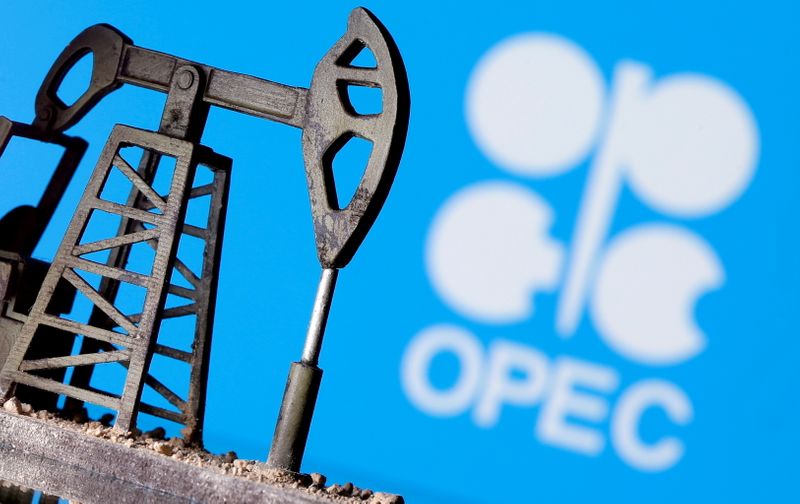 &copy; Reuters. FILE PHOTO: A 3D printed oil pump jack is seen in front of displayed OPEC logo in this illustration picture, April 14, 2020. REUTERS/Dado Ruvic