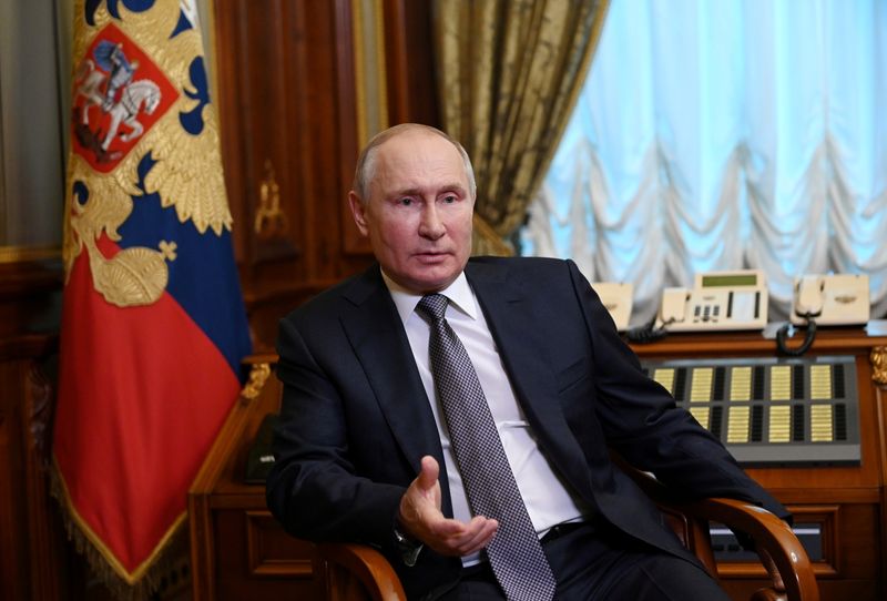 &copy; Reuters. FOTO DE ARCHIVO: Presidente ruso Vladimir Putin responde preguntas en San Petersburgo, 13 de julio del 2021.Sputnik/Alexei Nikolskyi/Kremlin via REUTERS