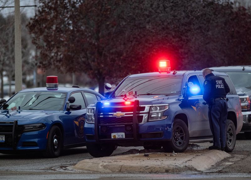 © Reuters. Emergency personnel respond to the scene of a deadly shooting where at least three were killed and six were wounded at a high school in Oxford, Michigan, about 35 miles (55 km) north of Detroit, U.S., November 30, 2021.  REUTERS/Seth Herald