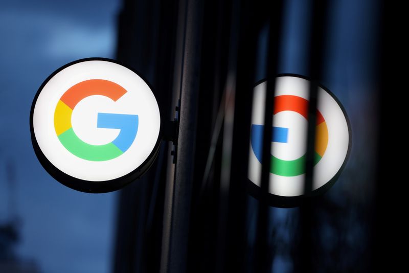 &copy; Reuters. FILE PHOTO: The logo for Google LLC is seen at the Google Store Chelsea in Manhattan, New York City, U.S., November 17, 2021. REUTERS/Andrew Kelly/File Photo