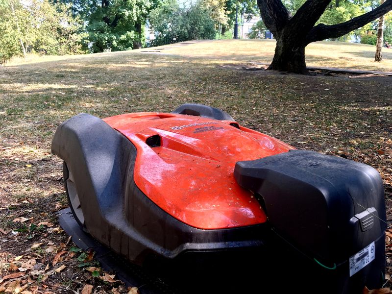 &copy; Reuters. FILE PHOTO: A Husqvarna robotic lawn mower is placed in its docking station in the Humlegarden park in Stockholm, Sweden July 21, 2018. REUTERS/Anna Ringstrom/File Photo