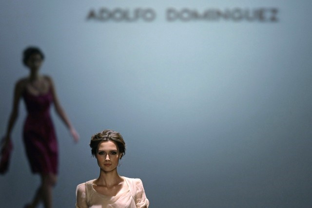 &copy; Reuters. FOTO DE ARCHIVO: El logotipo de Adolfo Domínguez en Madrid