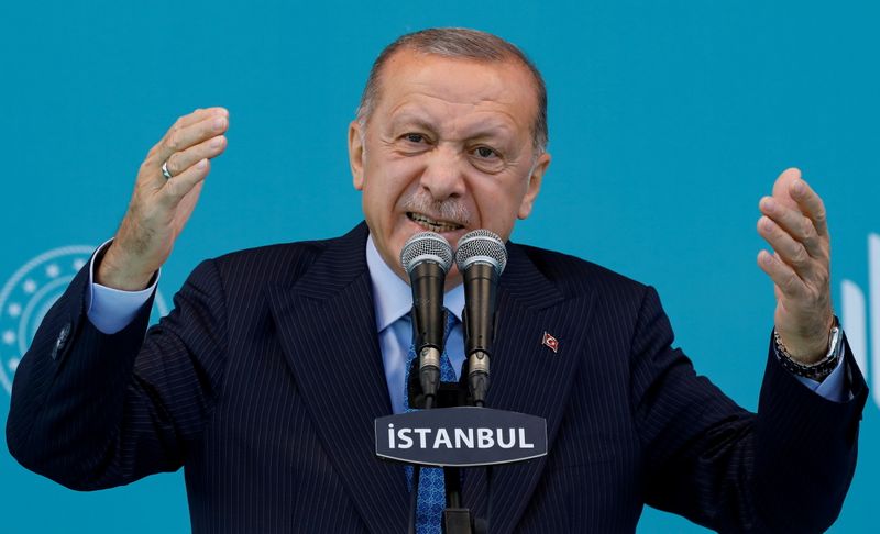 &copy; Reuters. FILE PHOTO: Turkish President Tayyip Erdogan addresses his supporters during a ceremony in Istanbul, Turkey, November 5, 2021. REUTERS/Umit Bektas