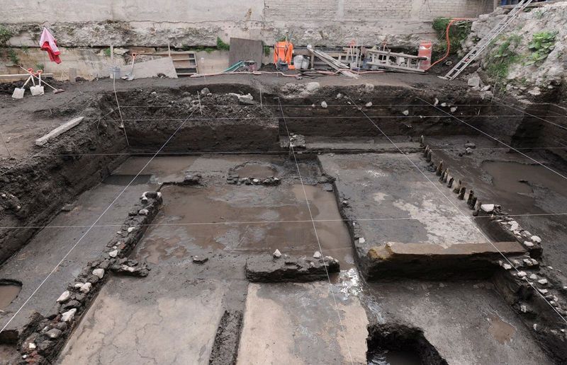 &copy; Reuters. Vista das escavações onde arqueólogos encontraram um altar asteca na Cidade do México
30/11/2021 REUTERS / Instituto Nacional de Antropología e Historia de México