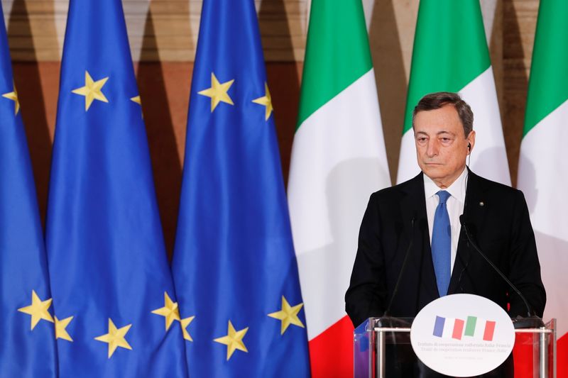 &copy; Reuters. FILE PHOTO: Italy's Prime Minister Mario Draghi looks on during a news conference after signing an accord with French President Emmanuel Macron to try to tilt the balance of power in Europe, at Villa Madama in Rome, Italy, November 26, 2021. REUTERS/Remo 