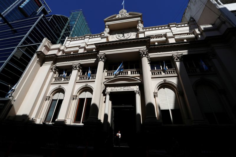 Argentina team to meet IMF staff in Washington to advance deal talks
