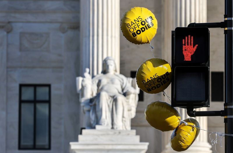 &copy; Reuters. Balloons with a slogan are seen during a protest outside the Supreme Court building, on the day of the arguments in the Mississippi abortion rights case Dobbs v. Jackson Women's Health, in Washington, U.S., December 1, 2021. REUTERS/Evelyn Hockstein
