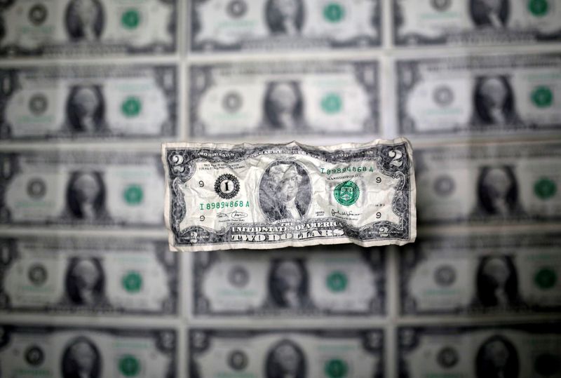 &copy; Reuters. FILE PHOTO: FILE PHOTO: U.S. dollar banknote is seen in this picture illustration taken May 3, 2018. REUTERS/Dado Ruvic/Illustration/File Photo/File Photo