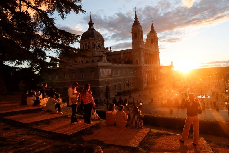 &copy; Reuters. FILE PHOTO: Tourists and locals watch the sunset by La Almudena Cathedral in Madrid, Spain, October 3, 2021. REUTERS/Susana Vera/File Photo