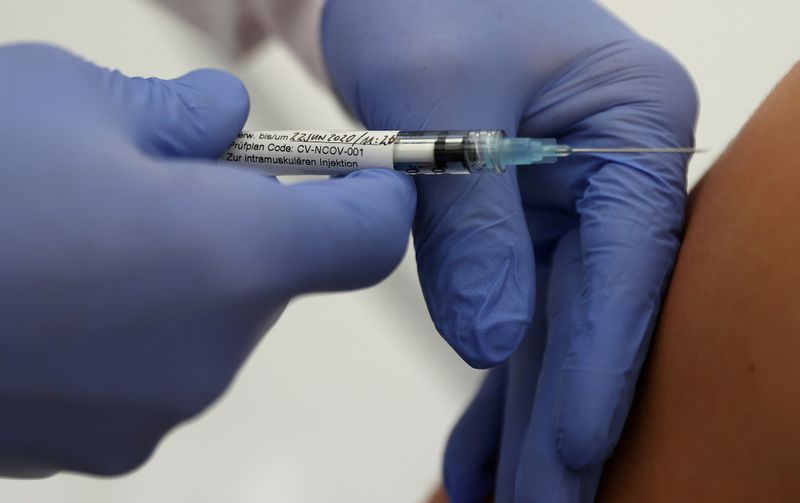 &copy; Reuters. FILE PHOTO: Professor Gottfried Kremsner injects a vaccination against the coronavirus disease (COVID-19) from German biotechnology company CureVac to a volunteer at the start of a clinical test series at his tropical institute of the university clinic in