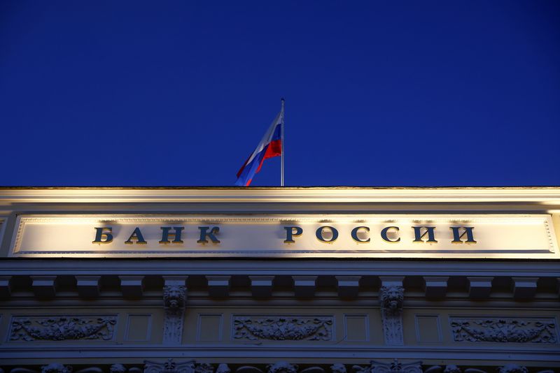 © Reuters. A Russian state flag flies over the Central Bank headquarters in Moscow, Russia March 29, 2021. A sign reads: 