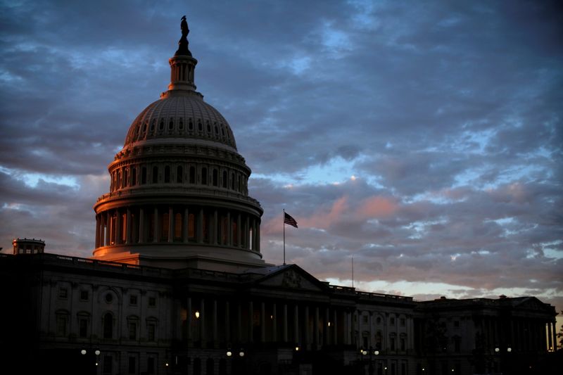&copy; Reuters. El domo del Capitolio, Washington, EEUU, 6 noviembre 2018.
REUTERS/James Lawler Duggan