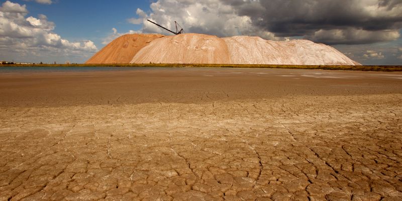Shares in potash producers rise as the U.S. sanctions Belarusian exporter