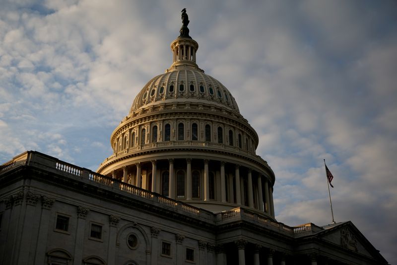 &copy; Reuters. FILE PHOTO: The U.S. Capitol building is seen in Washington, U.S., November 16, 2021. REUTERS/Elizabeth Frantz/File Photo