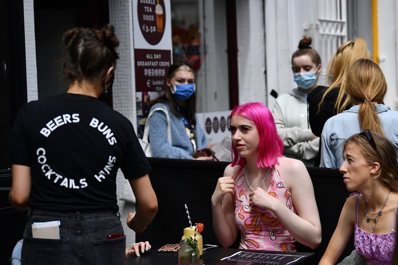 &copy; Reuters. FILE PHOTO: People enjoy outdoor dining as outdoor services in restaurants and bars recommences in Ireland as restrictions ease following the coronavirus disease (COVID-19) outbreak, in Galway, Ireland, June 7, 2021. REUTERS/Clodagh Kilcoyne