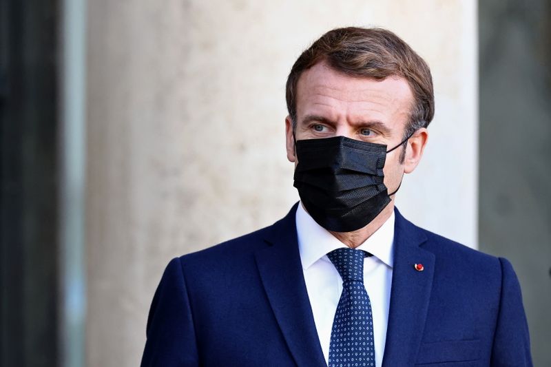 &copy; Reuters. French President Emmanuel Macron, wearing a protective face mask, waits for a guest at the Elysee Palace in Paris, France, December 1, 2021. REUTERS/Sarah Meyssonnier