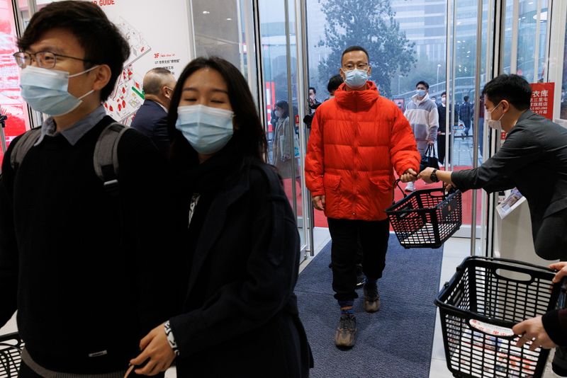 © Reuters. L'activité dans le secteur des services en Chine a progressé en novembre à un rythme plus lent, dans un contexte de pressions inflationnistes croissantes et de persistance de la pandémie de coronavirus. /Photo prise le 6 novembre 2021/REUTERS/Thomas Peter