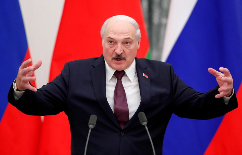 &copy; Reuters. FILE PHOTO: Belarusian President Alexander Lukashenko speaks during a news conference following talks with his Russian counterpart Vladimir Putin at the Kremlin in Moscow, Russia September 9, 2021. REUTERS/Shamil Zhumatov/File Photo