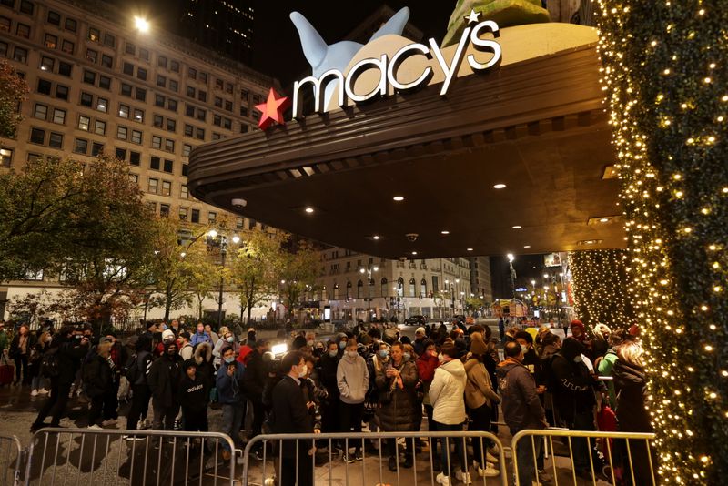 Macy's reliance on stores for e-commerce weighs on mulled split