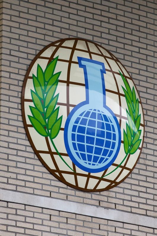 &copy; Reuters. شعار منظمة حظر الأسلحة الكيميائية على مقرها في لاهاي بصورة من أرشيف رويترز. 