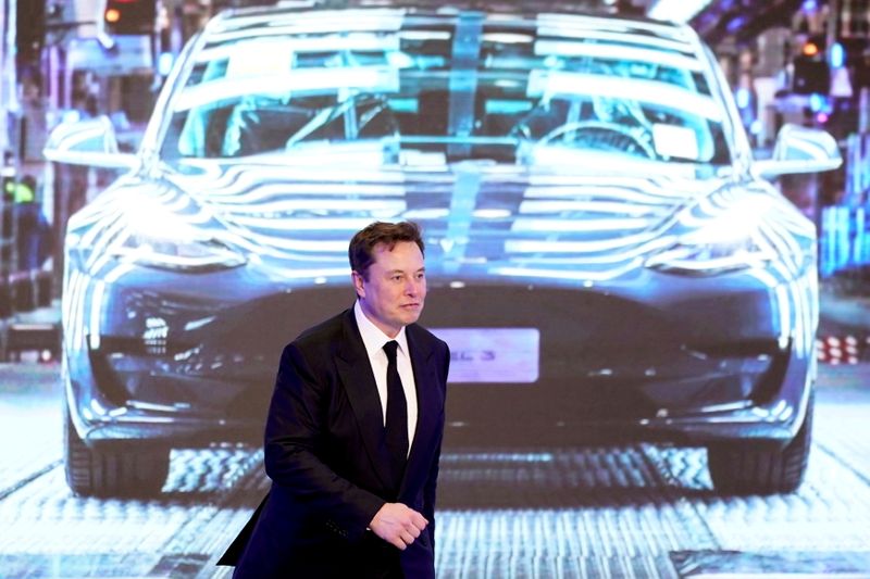 © Reuters. FILE PHOTO: Tesla Inc CEO Elon Musk walks next to a screen showing an image of Tesla Model 3 car during an opening ceremony for Tesla China-made Model Y program in Shanghai, China January 7, 2020. REUTERS/Aly Song/File Photo