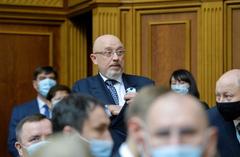 © Reuters. Foto de archivo. El ministro de Defensa de Ucrania Oleksii Reznikov asiste a una sesión del Parlamento en Kyiv, Ucrania, 4 de noviembre de 2021. REUTERS/Oleksandr Klymenko