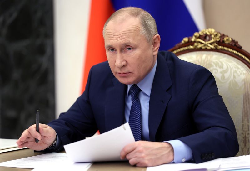 &copy; Reuters. الرئيس الروسي فلاديمير بوتين يرأس اجتماعا في العاصمة موسكو يوم 2 ديسمبر كانون الأول 2021. 
(صورة لرويترز من وكالة سبوتنيك الروسية للصور ويتم تو