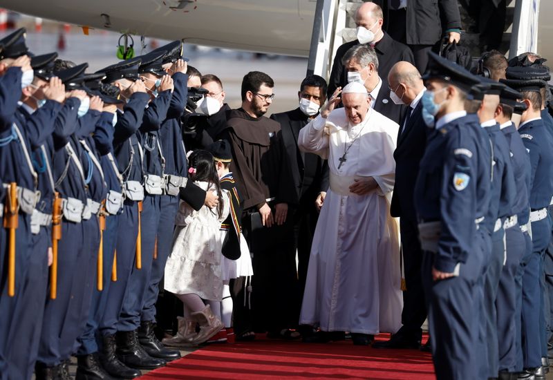&copy; Reuters. Pope Francis is welcomed by Greek Foreign Minister Nikos Dendias at Athens International Airport in Athens, Greece, December 4, 2021. REUTERS/Alkis Konstantinidis