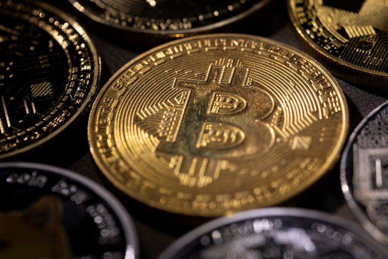 &copy; Reuters. FILE PHOTO: Representation of cryptocurrency bitcoin is seen in this illustration taken November 29, 2021. REUTERS/Dado Ruvic/Illustration