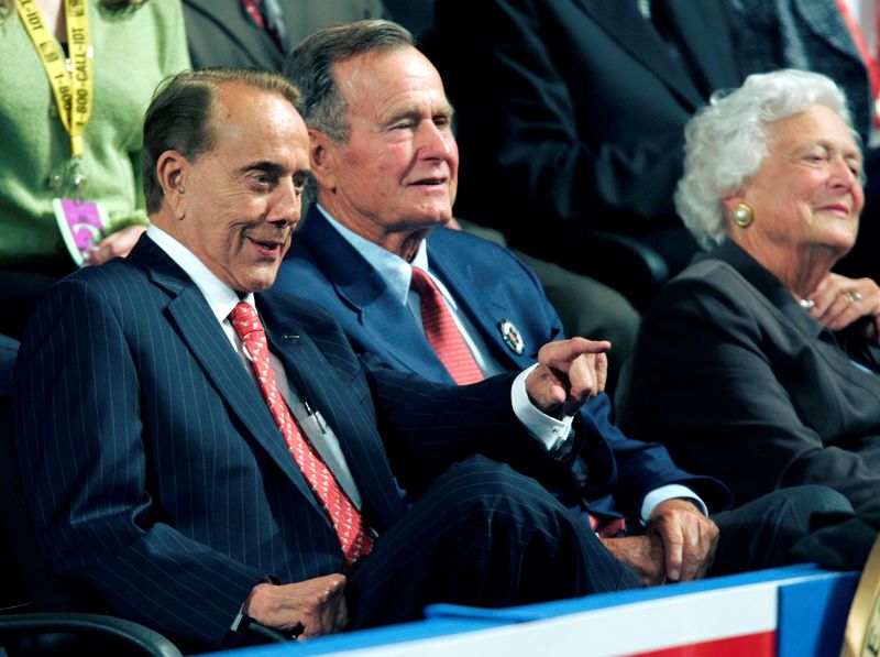 &copy; Reuters. FILE PHOTO: Former Senator and former presidential candidate Bob Dole (L) sits with former President George Bush and former first lady Barbara Bush (R) on the second night of the 2004 Republican National Convention at Madison Square Garden in New York, Au