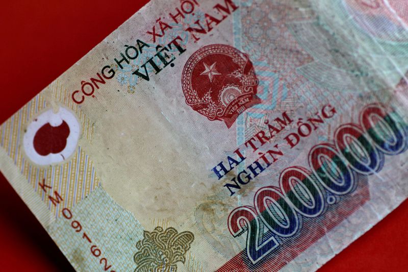 © Reuters. FILE PHOTO: A Vietnam Dong note is seen in this illustration photo May 31, 2017.     REUTERS/Thomas White/Illustration/File Photo