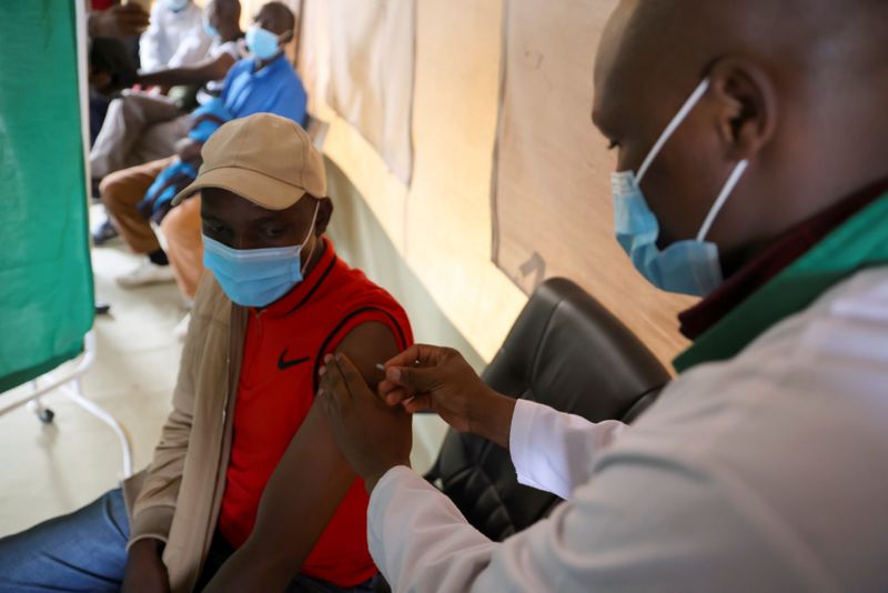 &copy; Reuters. A healthcare professional administers a dose of AstraZeneca (COVID-19) vaccine at the Narok County Referral Hospital, in Narok, Kenya, December 1, 2021. Picture taken December 1, 2021. REUTERS/Baz Ratner