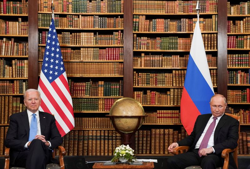 &copy; Reuters. U.S. President Joe Biden and Russia's President Vladimir Putin meet for the U.S.-Russia summit at Villa La Grange in Geneva, Switzerland, June 16, 2021. REUTERS/Kevin Lamarque