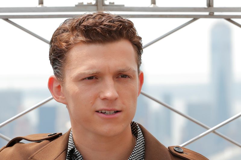 &copy; Reuters. FILE PHOTO: Actor Tom Holland poses for a photograph on top of the Empire State Building to promote the film, Spider-Man: Far From Home in New York, U.S., June 24, 2019. REUTERS/Lucas Jackson - RC1B1BABD190