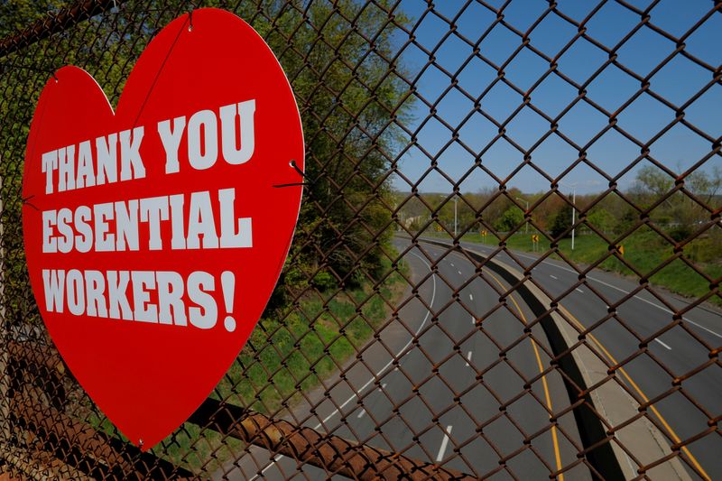 &copy; Reuters. FILE PHOTO: A heart-shaped sign reading "Thank you essential workers!" is pictured on an overpass amid the coronavirus disease (COVID-19) outbreak in Middletown, Connecticut, U.S., May 13, 2020.   REUTERS/Brian Snyder/File Photo